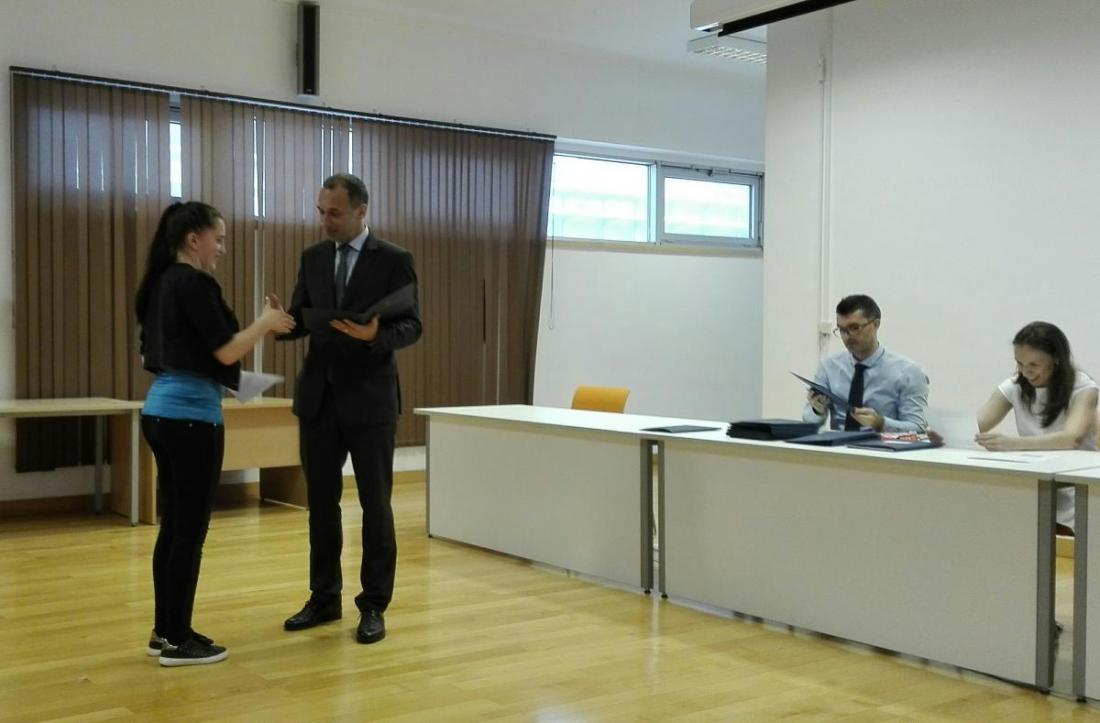 Svečano potpisani ugovori o stipendiranju za pripadnike hrvatskog naroda izvan Republike Hrvatske Svečano potpisani ugovori o stipendiranju za pripadnike hrvatskog naroda izvan Republike Hrvatske