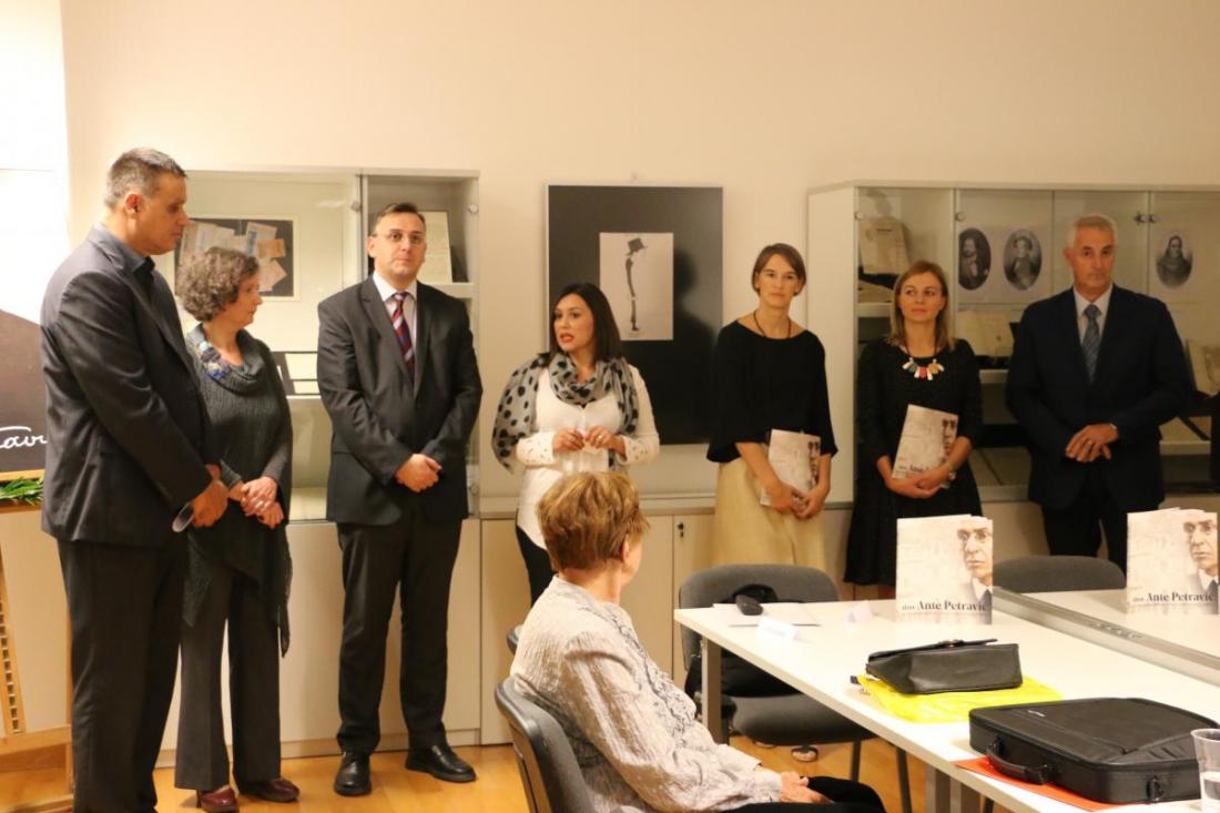 Svečano otvorena izložba o životu i djelu don Ante Petravića