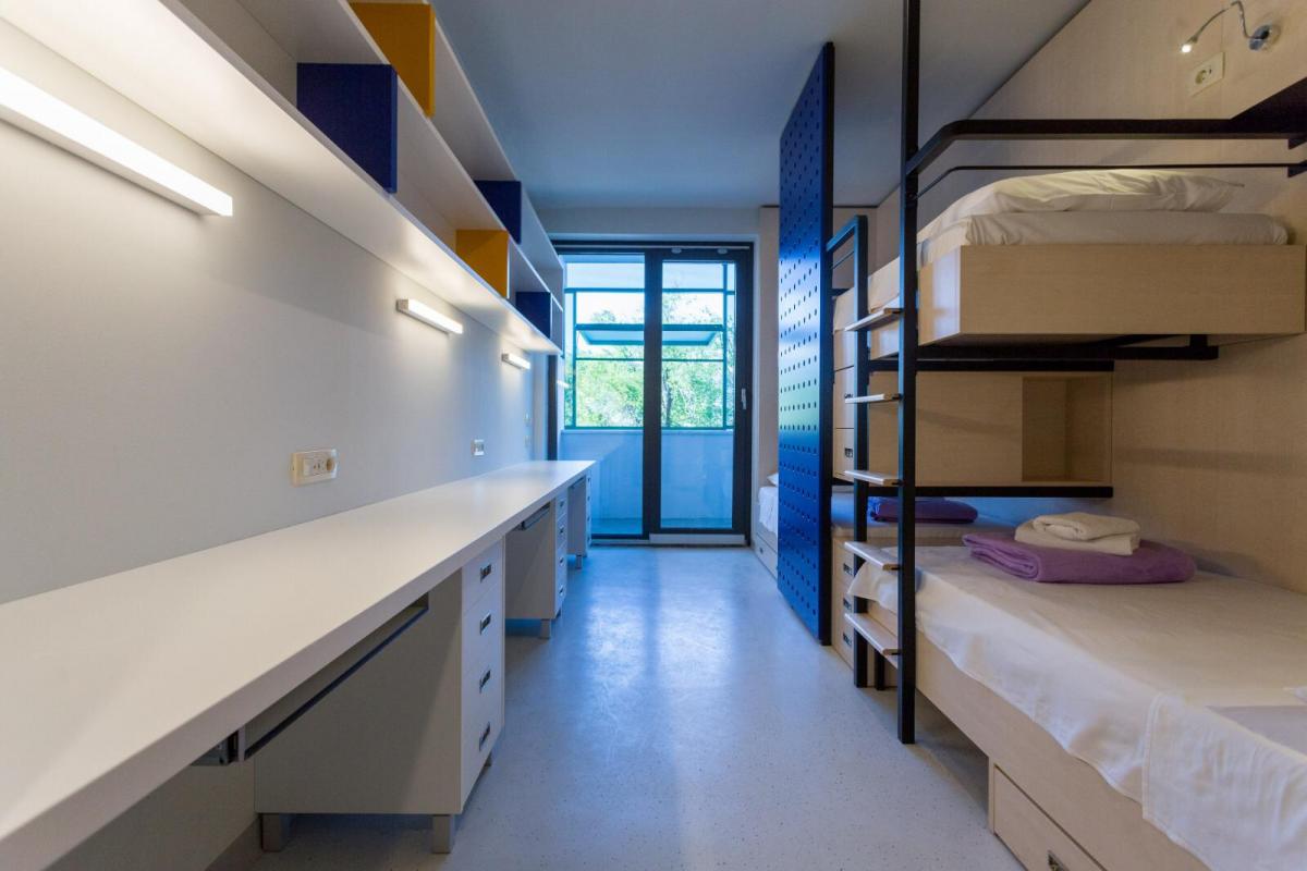 Nisi dobio subvencionirani smještaj? Prijavi se za rad u SCST-u i ostvari novu mogućnost za mjesto u studentskom domu. Nisi dobio subvencionirani smještaj? Prijavi se za rad u SCST-u i ostvari novu mogućnost za mjesto u studentskom domu.